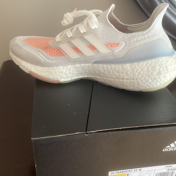 Ultraboost 21 W, size 7.5 - Picture 4 of 6